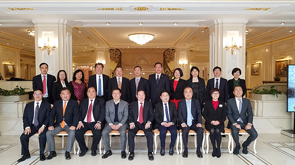 根据傅军主席的提议,会议决定聘任张皓若,张建为集团高级副