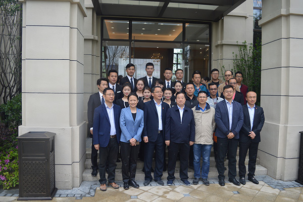 4月25—26日,新华联集团董事局主席兼总裁傅军一行在上海视察了新华联